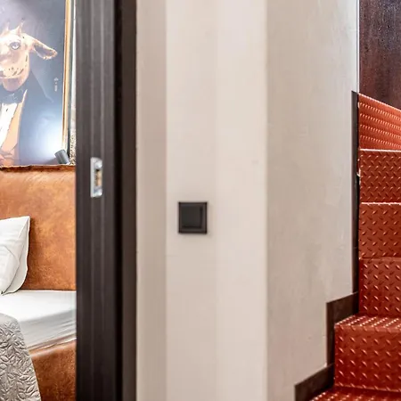 Апартаменты Unesco Hidden Arches - Restored 3 Bedroom In The Historic Pilies St. *
