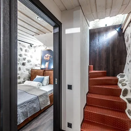 Unesco Hidden Arches - Restored 3 Bedroom In The Historic Pilies St. Апартаменты Вильнюс