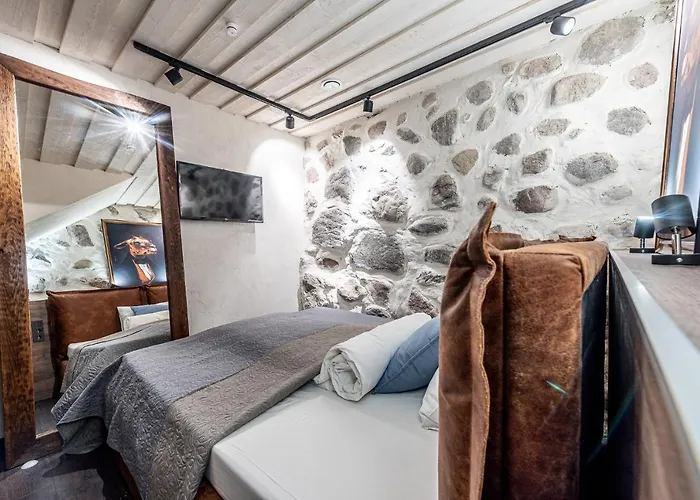 Unesco Hidden Arches - Restored 3 Bedroom In The Historic Pilies St. ヴィリニュス