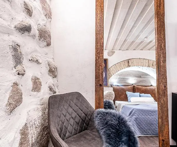 Butas Unesco Hidden Arches - Restored 3 Bedroom In The Historic Pilies St.