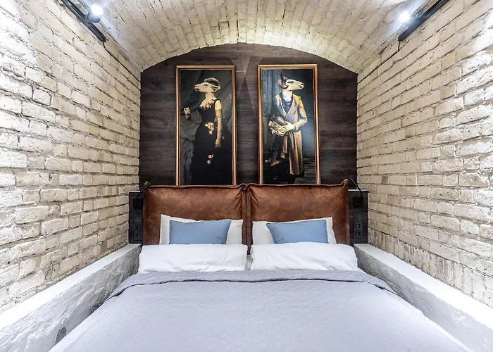 Unesco Hidden Arches - Restored 3 Bedroom In The Historic Pilies St. アパート ヴィリニュス