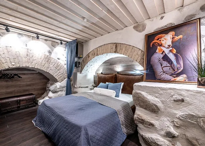 Apartament Unesco Hidden Arches - Restored 3 Bedroom In The Historic Pilies St. Wilno