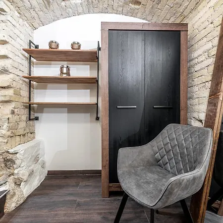 Unesco Hidden Arches - Restored 3 Bedroom In The Historic Pilies St. * Vilnius