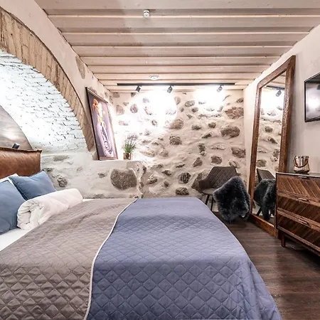 Unesco Hidden Arches - Restored 3 Bedroom In The Historic Pilies St.