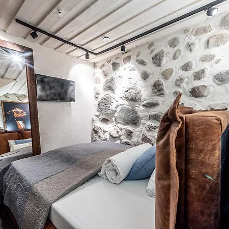 Unesco Hidden Arches - Restored 3 Bedroom In The Historic Pilies St. 维尔纽斯