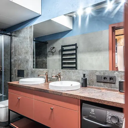 Unesco Hidden Arches - Restored 3 Bedroom In The Historic Pilies St. Apartman *