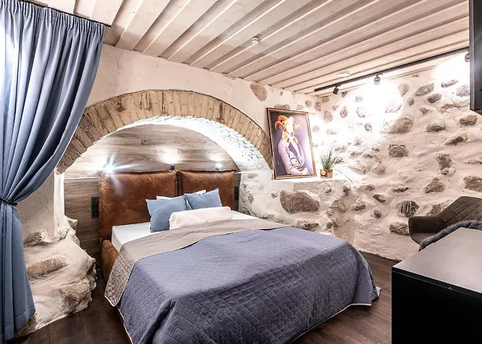 Unesco Hidden Arches - Restored 3 Bedroom In The Historic Pilies St. 维尔纽斯