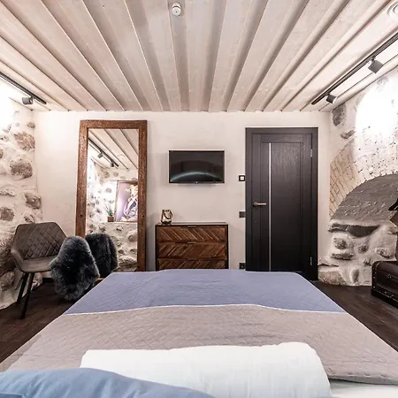 Unesco Hidden Arches - Restored 3 Bedroom In The Historic Pilies St. Daire