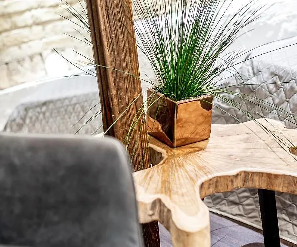 Unesco Hidden Arches - Restored 3 Bedroom In The Historic Pilies St. Vilnius