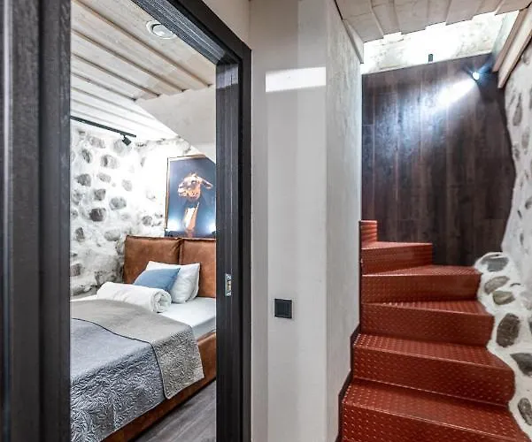 Unesco Hidden Arches - Restored 3 Bedroom In The Historic Pilies St. Daire Vilnius